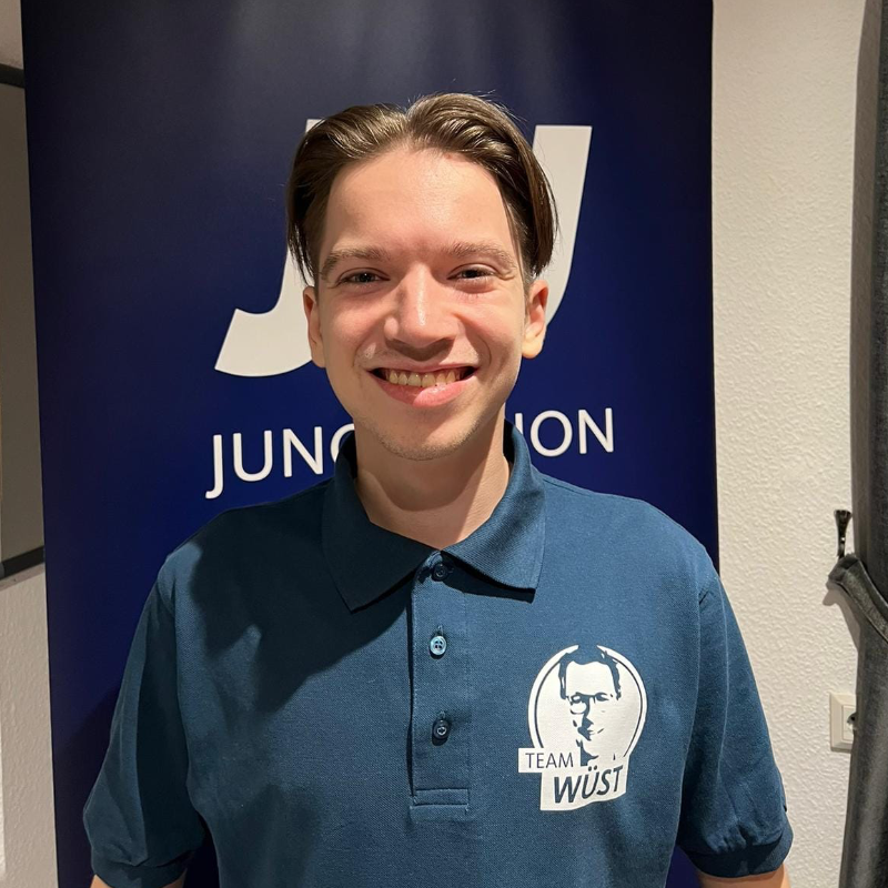  Adrian Lustig